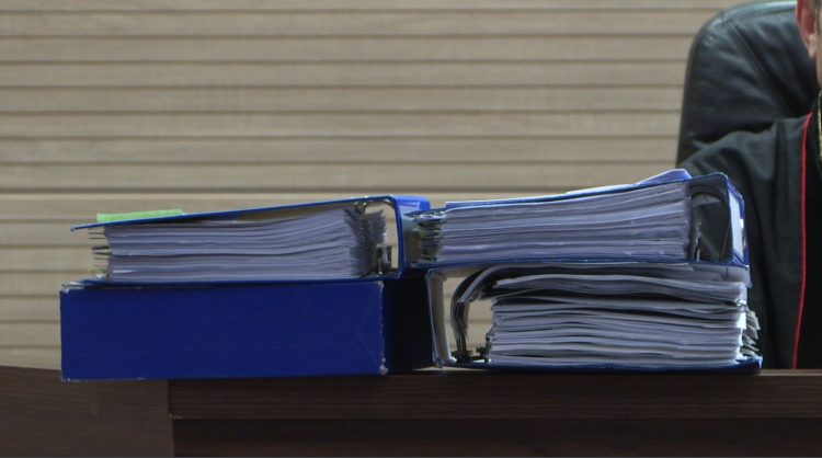 Aktakuzë në mungesë ndaj një personi për krime ndaj popullsisë civile