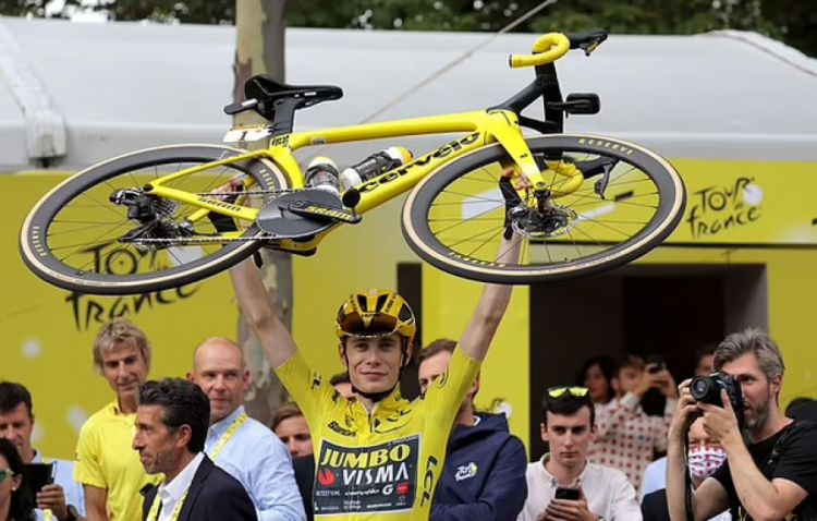 Një danez shpallet mbret i Francës… në çiklizëm