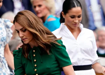 Lowe zbulon karakterin real të Kate: Në publik del e lumtur por…