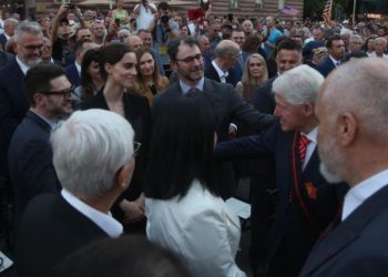 ‘Klinton ka ardhur me bekimin e Soros për të goditur Albinin nga Tirana’