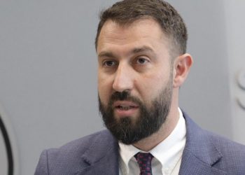 Ministri reagon pas nisjes së hetimit për korrupsion ndaj tij