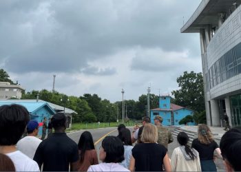 “Mendova se ishte shaka”/ Turistja rrëfen se si King kaloi në Korenë e Veriut