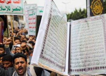 Dy burra djegin Kuranin jashtë ambasadës së Irakut në Kopenhagë