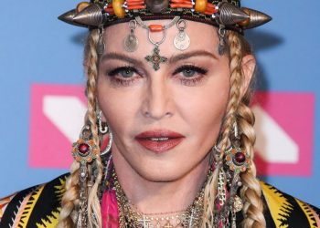 Madonna rikthehet në publik pas infektimit bakterial (FOTO)
