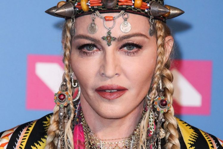 Madonna rikthehet në publik pas infektimit bakterial (FOTO)