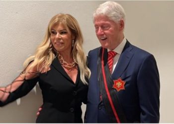 Manjola Nallbani për Klinton: Nder i veçantë që takova njeriun që i dha pavarësinë Kosovës