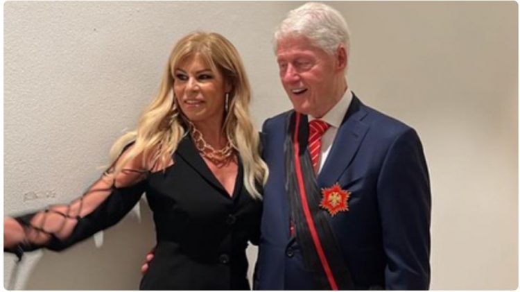 Manjola Nallbani për Klinton: Nder i veçantë që takova njeriun që i dha pavarësinë Kosovës