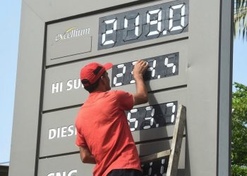 Arabia Saudite dhe Rusia kufizojnë furnizimet me naftë për t’i rritur çmimet