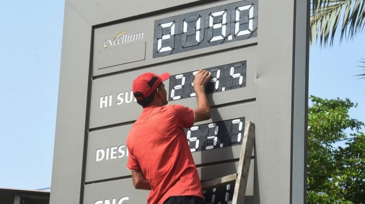 Arabia Saudite dhe Rusia kufizojnë furnizimet me naftë për t’i rritur çmimet