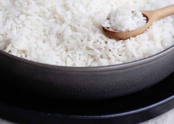 A është ide e mirë që të konsumosh pilaf në mëngjes?