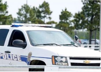 Shfaqet papritur pas 4 vitesh në stacionin e policisë vajza e zhdukur