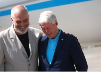 Vizita në Tiranë, Klinton: Nderi im që punova për të forcuar raportin SHBA-Shqipëri