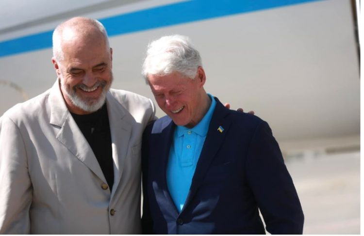 Vizita në Tiranë, Klinton: Nderi im që punova për të forcuar raportin SHBA-Shqipëri