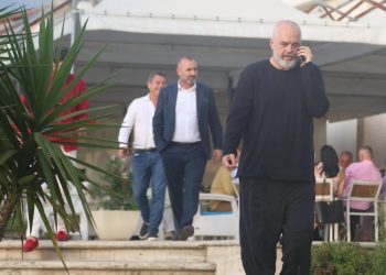 Rama, ‘katharsis teatral’ me ndryshimet në Partinë Socialiste