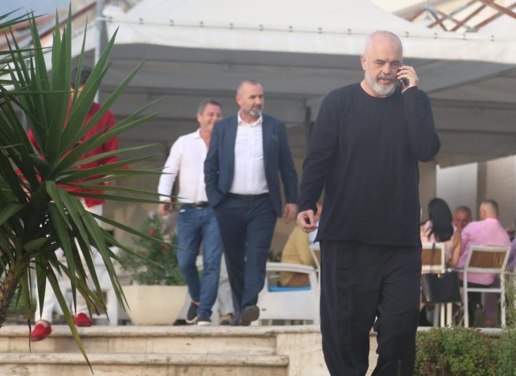 Rama, ‘katharsis teatral’ me ndryshimet në Partinë Socialiste