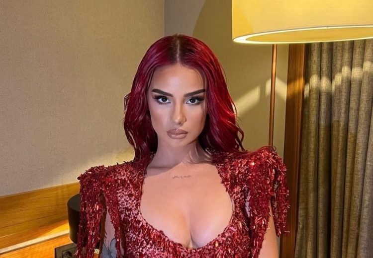 Rina Balaj shfaqet provokuese në imazhet e radhës në bikini