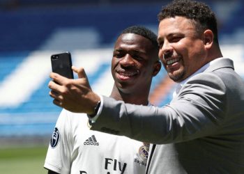 Ronaldo ‘fenomeni’ kritikon sistemin brazilian: Vinicius nuk kontrollonte topin me të majtën