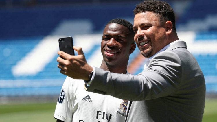 Ronaldo ‘fenomeni’ kritikon sistemin brazilian: Vinicius nuk kontrollonte topin me të majtën