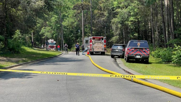 Rrëzohet një avion privat në fushën e golfit, 3 persona humbin jetën