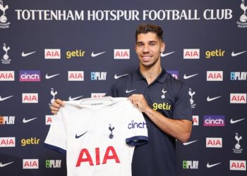 Tottenham zyrtarizon blerjen e talentit izraelit