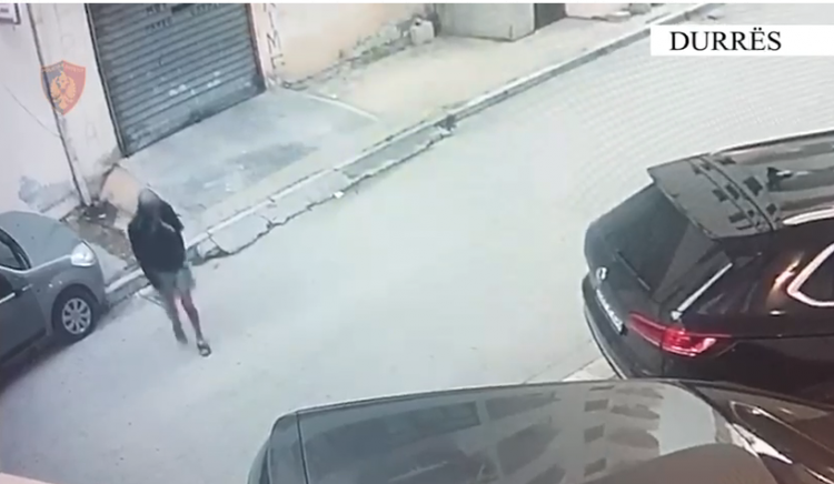 VIDEO/ Ja si i vidhte targat e makinave të turistëve kosovari në …