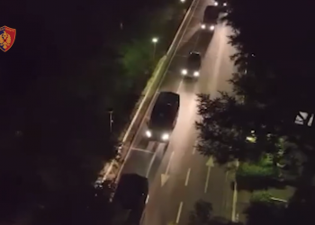 VIDEO/ Sekuestrohen makina të blinduara e arsenal armësh. Detajet