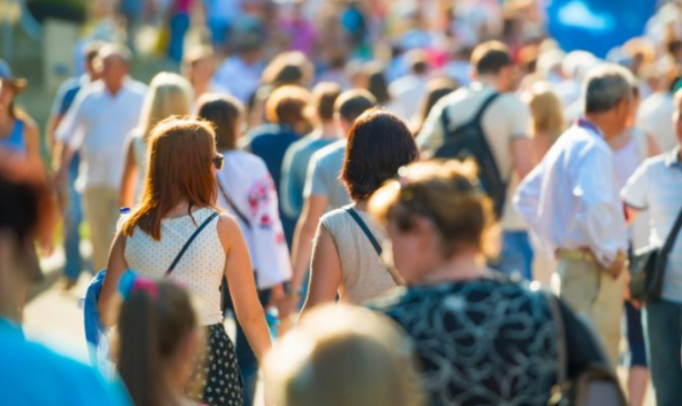 ‘Barometri Ballkanik’, 49 % e shqiptarëve duan të largohen nga vendi