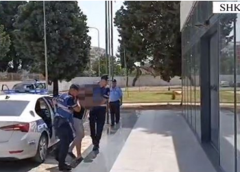 I vodhi turistit amerikan një shumë parash, arrestohet 21-vjeçari