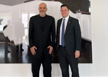 Një McGonigal nr 2/ Kryebashkiaku britanik nuk deklaroi vizitën e paguar në Tiranë, ku u takua me Ramën dhe Veliajn