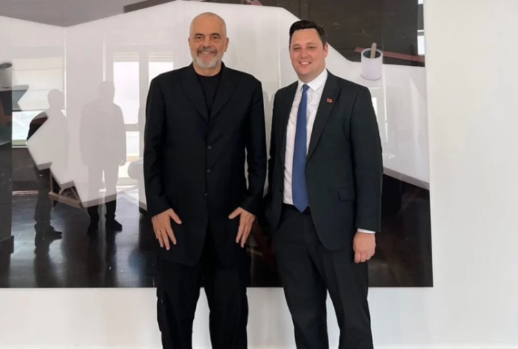 Një McGonigal nr 2/ Kryebashkiaku britanik nuk deklaroi vizitën e paguar në Tiranë, ku u takua me Ramën dhe Veliajn