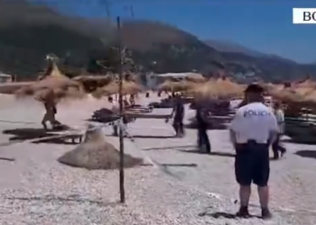 VIDEO/ Policia në aksion, sekuestron 38 çadra e 66 shezlongë