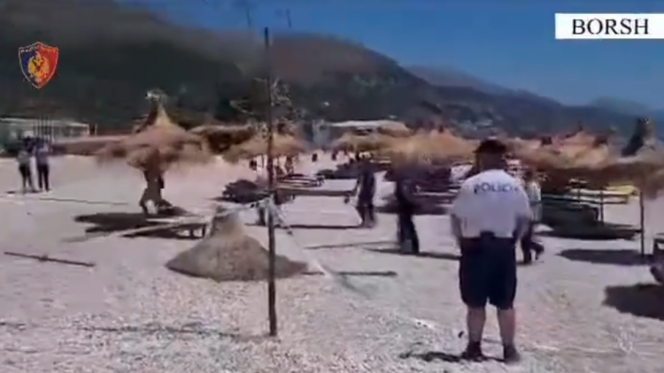VIDEO/ Policia në aksion, sekuestron 38 çadra e 66 shezlongë