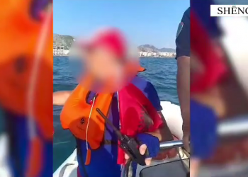 I përmbyset varka me vela, turisti rrezikon të mbytet në Shëngjin