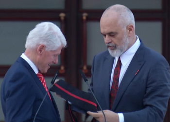 Medalja për ish-Presidentin, Krasniqi: Rama po tenton të lërë gjurmë në kujtimet e Clinton