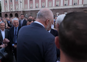 Bardhi refuzoi pjesëmarrjen në ceremoni në nder të Clinton, zbardhen arsyet