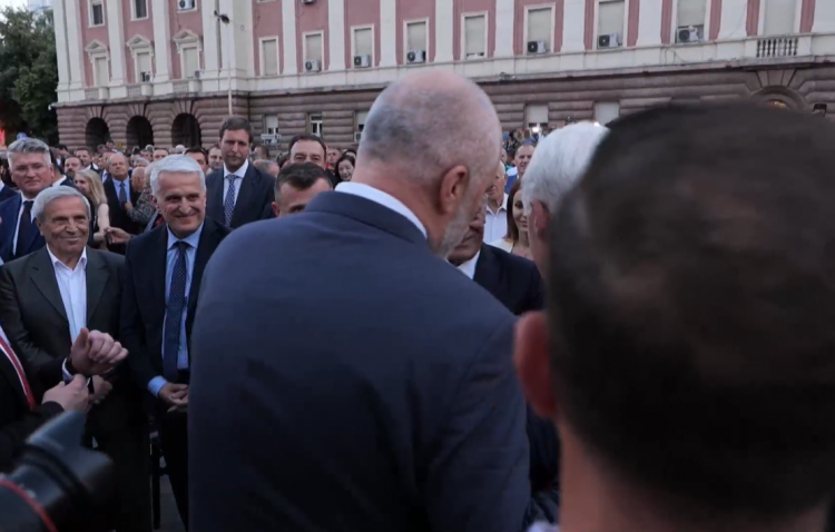 Bardhi refuzoi pjesëmarrjen në ceremoni në nder të Clinton, zbardhen arsyet