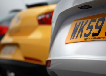 “Janë të papërshtatshme”, Britania e Madhe zbulon listën e targave të ndaluara