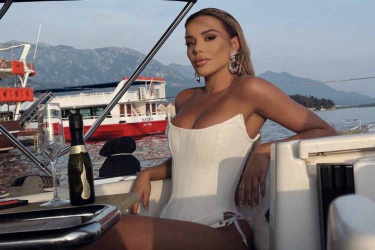 “Nuk të lënë të…”/ Ja zakoni i Taynës para çdo koncerti