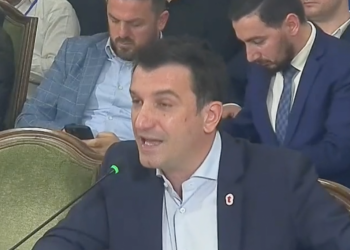 Drejtësi me regji/ Si të lëshon dhe si të mban Edi Rama rreth vetes