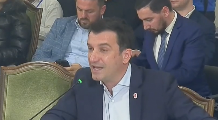 Drejtësi me regji/ Si të lëshon dhe si të mban Edi Rama rreth vetes