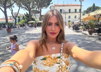 “Mosha është thjesht një numër”, Sofia ‘djeg’ rrjetin me fotot e saj