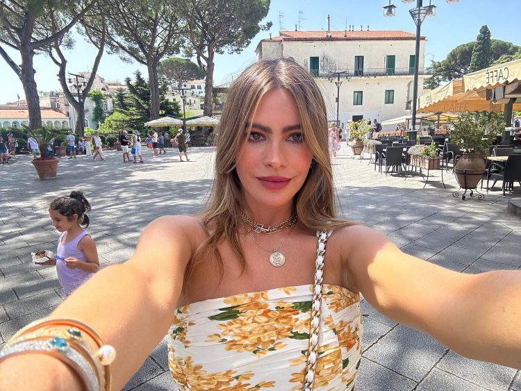 “Mosha është thjesht një numër”, Sofia ‘djeg’ rrjetin me fotot e saj