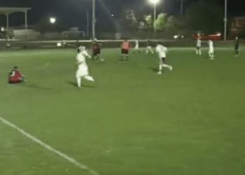 E tmerrshme/ Trajneri ekzekutohet në mes të ndeshjes