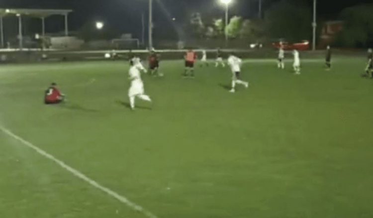 E tmerrshme/ Trajneri ekzekutohet në mes të ndeshjes