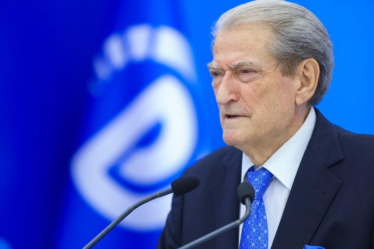 Berisha: Rama flaku Gjiknurin, e këshilloi të arratiset si Ahmetaj