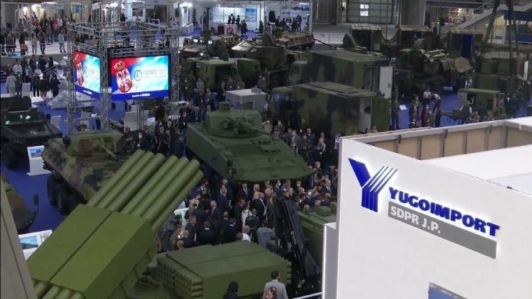 Ka furnizuar Moskën me armë, Kearns: Serbisë duhet t’i pezullohen…