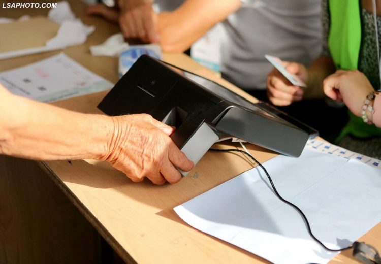 Zgjedhjet/ Pritet të fillojë numërimi i votave