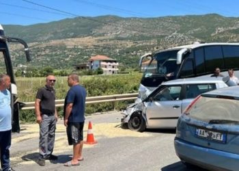 Aksident i trefishtë në aksin Prrenjas- Qafë Thanë, 2 të plagosur