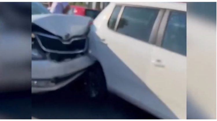 Aksident në Tiranë-Durrës, makinat përplasen me njëra-tjetrën