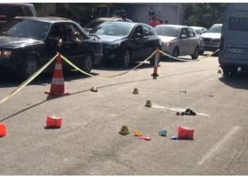 Makina përplas 10-vjeçarin në Kuçovë